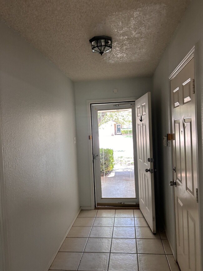 Building Photo - Nice Three Bedroom - Northridge