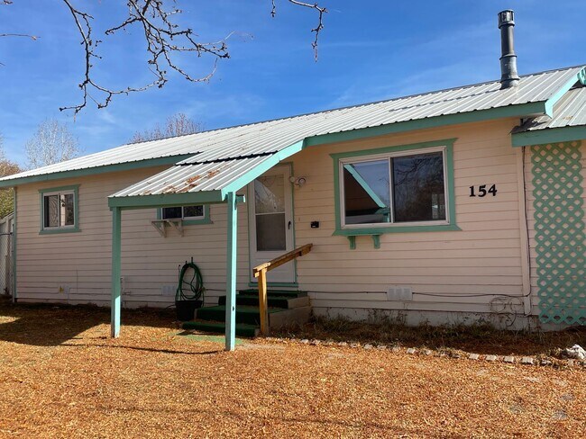 Building Photo - Three Bedroom Bayfield House with Large Fenced Backyard