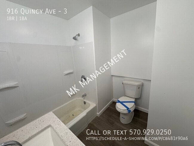 Building Photo - 916 Quincy Ave