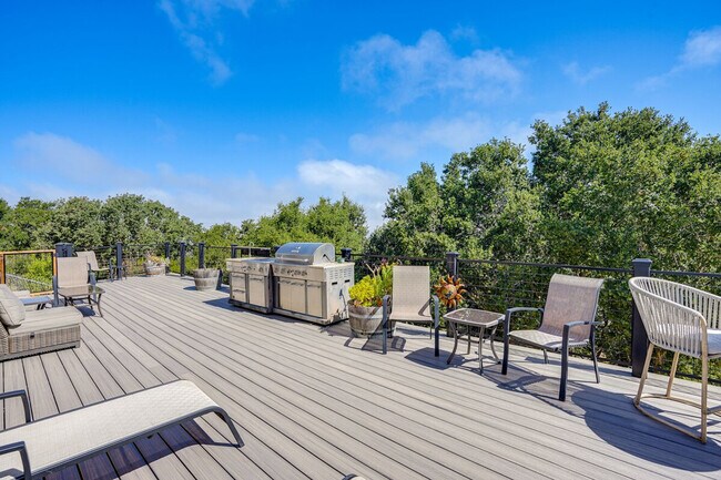 Building Photo - 420 Phoenix Cir