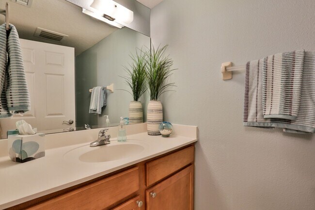 Building Photo - 3 Bedroom/ 2.5 Bath Oceanfront Condo, Blocks from Flagler Ave