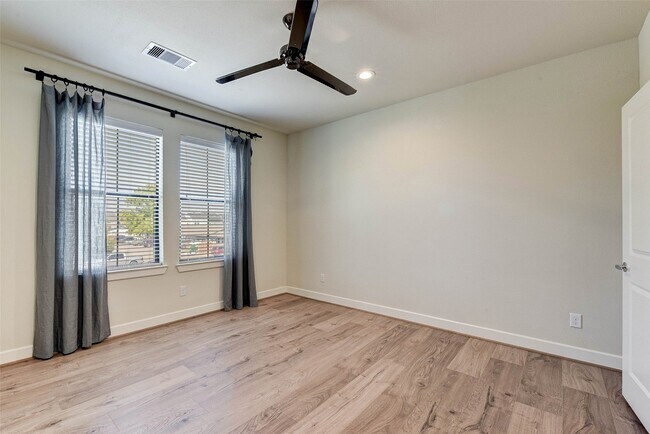 Building Photo - 1614 Northwood St