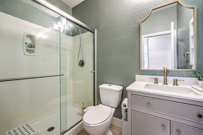 Building Photo - Elegant 5-Bedroom Henderson Home in the Heart of Green Valley