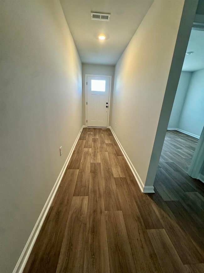 Building Photo - 1735 King Oaks Lp