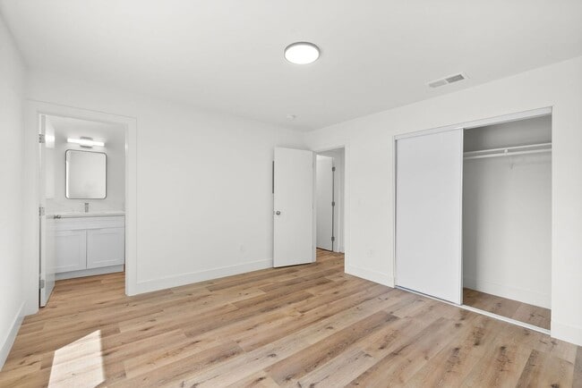 Building Photo - 2718 Oceanside Blvd