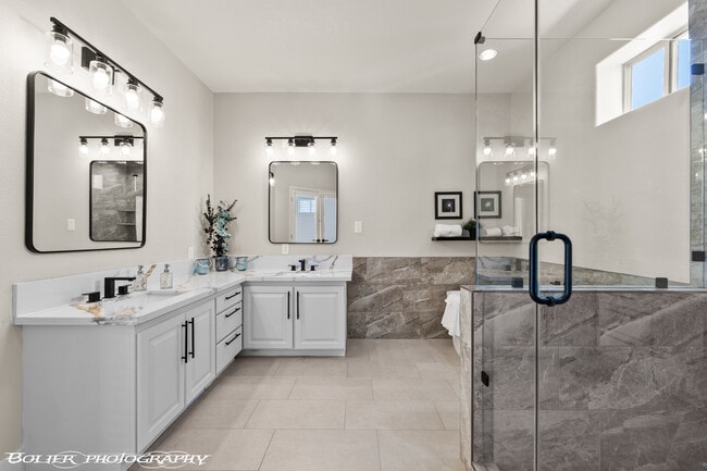 Building Photo - 931 Chaparral Dr