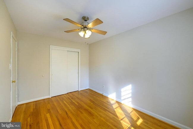 Building Photo - 9848 Hollow Glen Pl