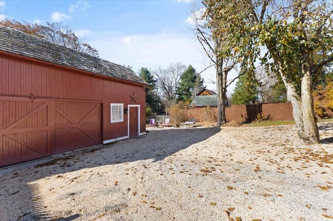 Building Photo - 1507 River Rd