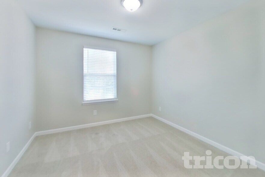 Building Photo - 324 Kinsale Dr