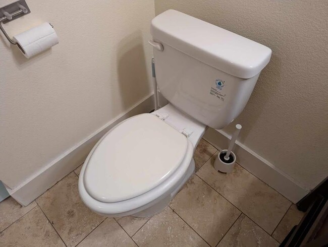 Building Photo - 909 Reinli St