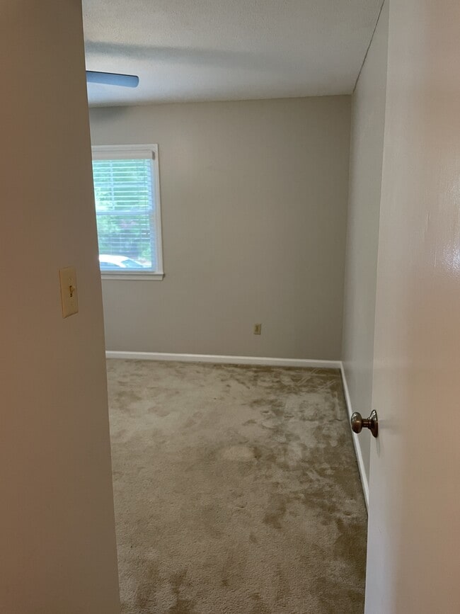 Building Photo - 5301 Yardley Terrace