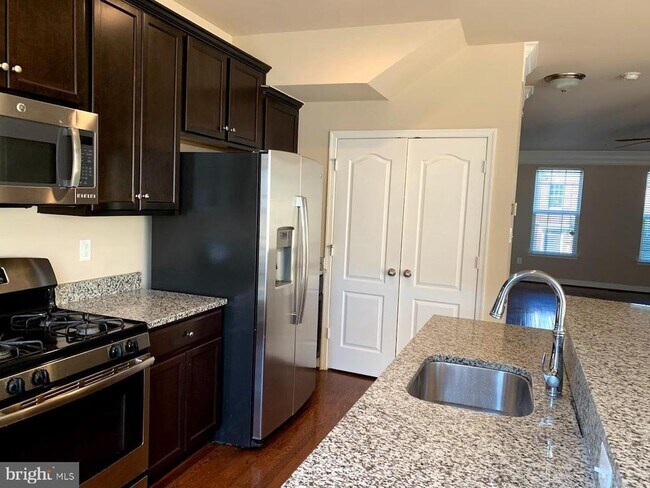 Building Photo - 11876 Country Squire Way