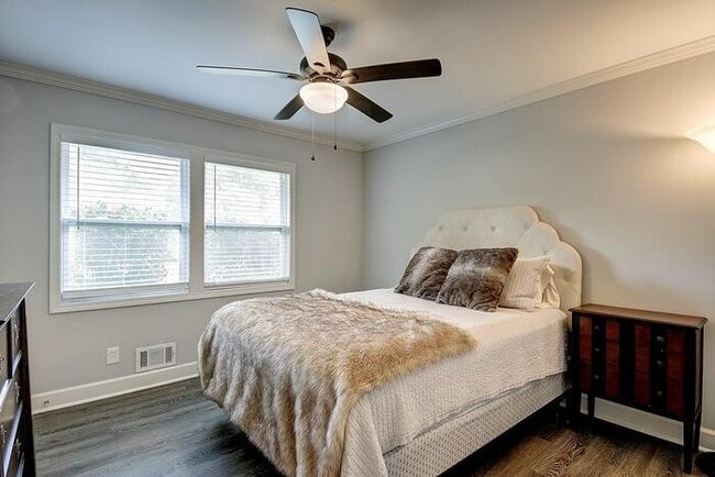 Building Photo - House 3 bed, 2 bath