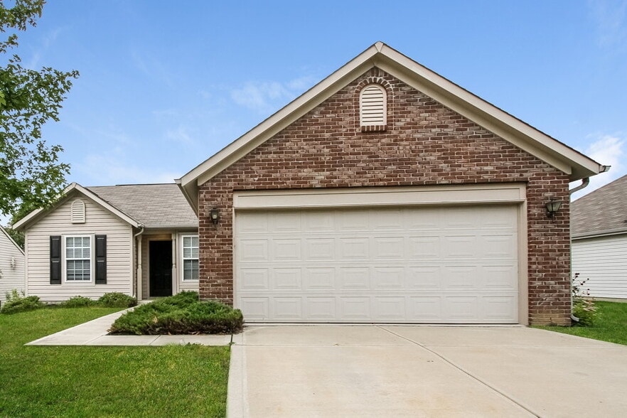 Primary Photo - 9016 Hosta Way