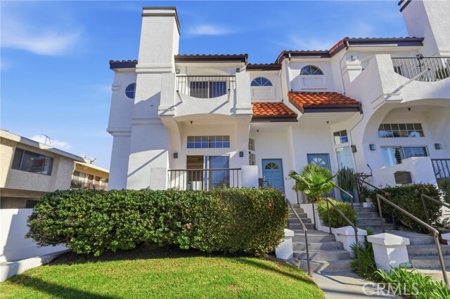 Building Photo - 200 N Catalina Ave