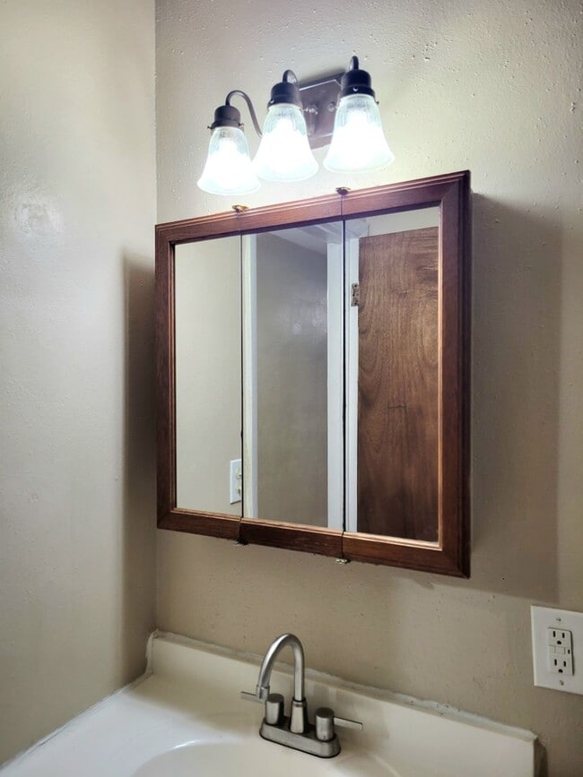 Building Photo - Renovated and Ready to Rent...7 Bradley, P...