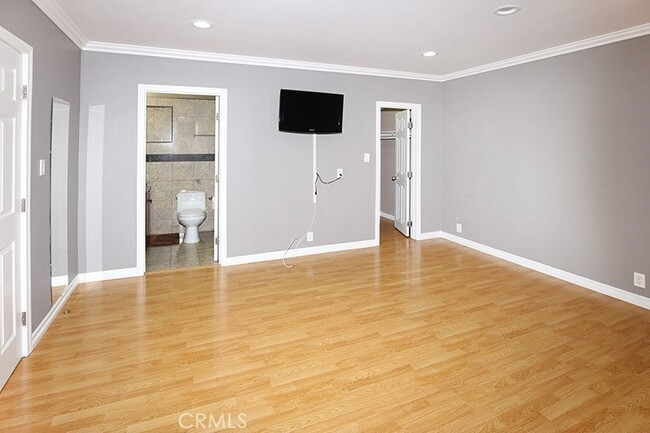 Building Photo - 7400 Blewett Ave