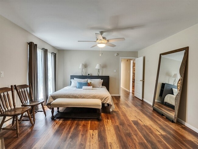 Building Photo - 8402 Matthews Ln