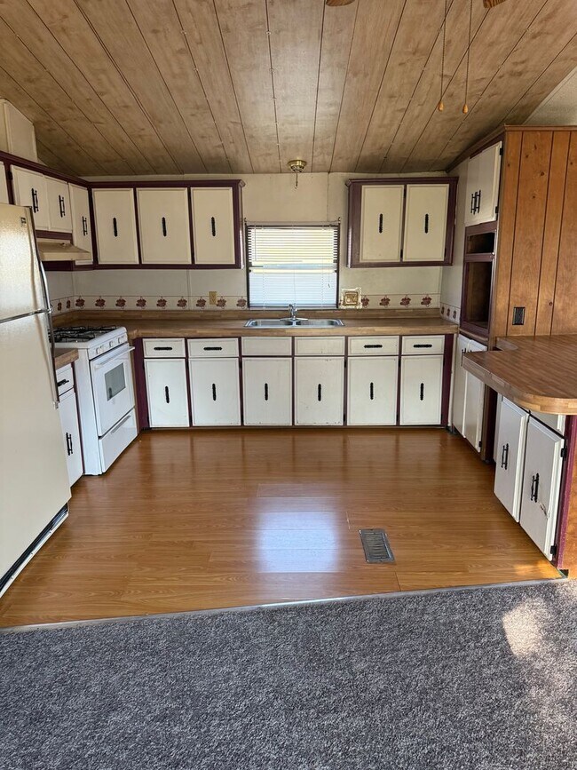 Building Photo - 662 Shippensburg Rd