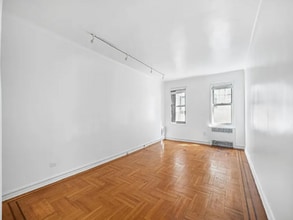 Building Photo - 601 E 19th St