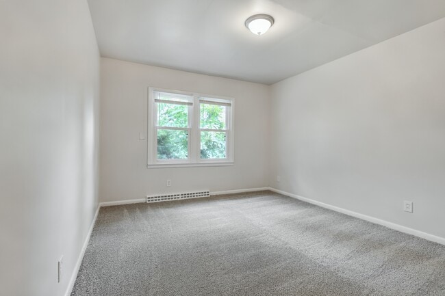 Building Photo - 3728 Standish Ave