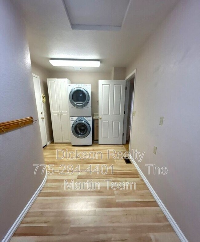 Building Photo - 3245 Marthiam Ave