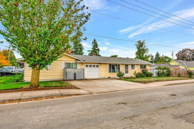 Building Photo - Savage / Ellis Duplex