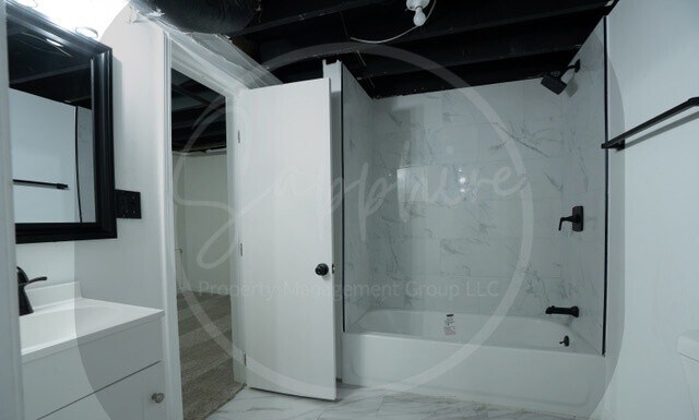 Building Photo - 2817 Monroe Ave