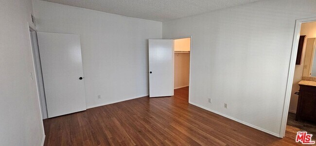 Building Photo - 2349 S Bentley Ave