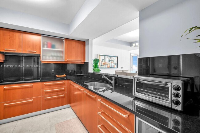 Building Photo - 1331 Brickell Bay Dr