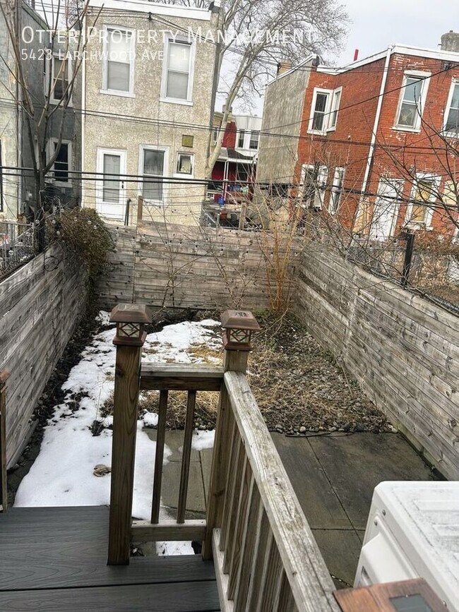 Building Photo - 5423 Larchwood Ave