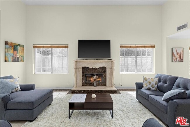 Building Photo - 5029 Lemona Ave
