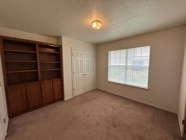 Building Photo - 4201 Lost Oak Dr