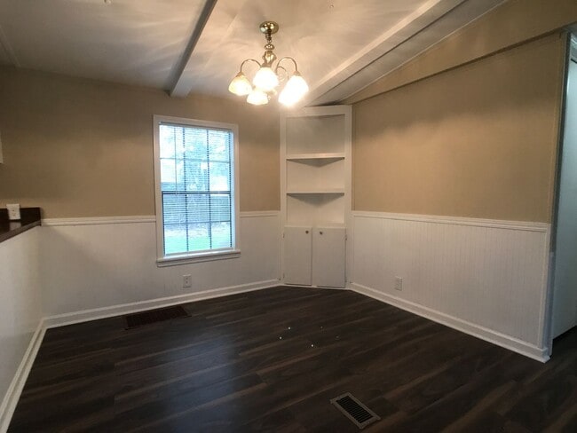 Building Photo - 111 Cedarbrook Dr