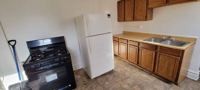 Building Photo - 610 Park St