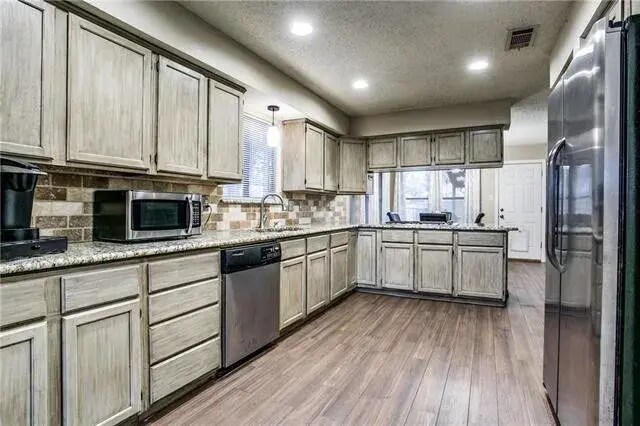 Building Photo - 2504 Heatherdale Dr