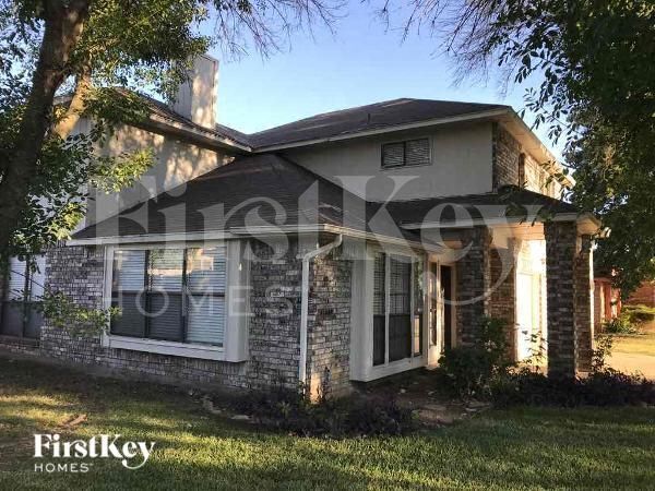 Building Photo - 911 Blewitt Dr