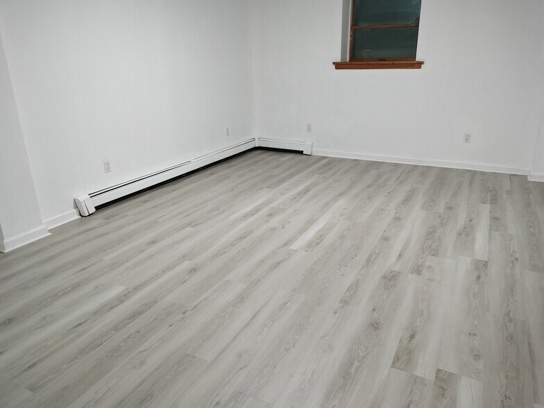 Building Photo - 107 Martha Ave