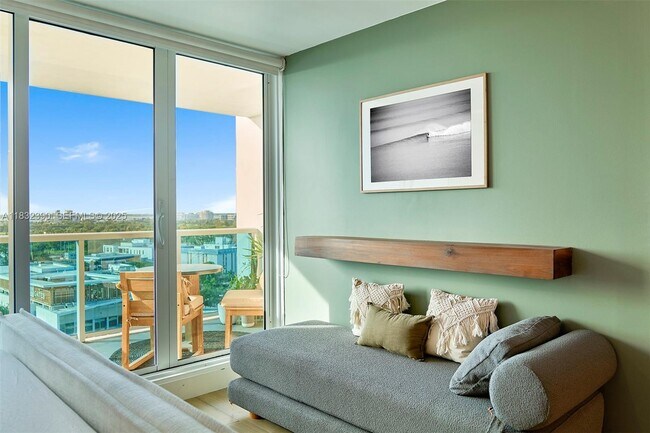 Building Photo - 2301 Collins Ave