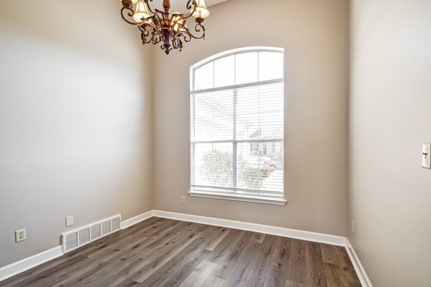 Building Photo - 1721 Englehart St