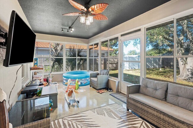 Building Photo - Spacious 3/2 Single Family Home in Spring Hill