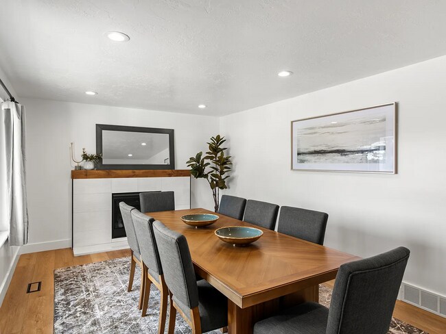 Building Photo - Fully Renovated 5BR Home with RV Parking & Designer Finishes