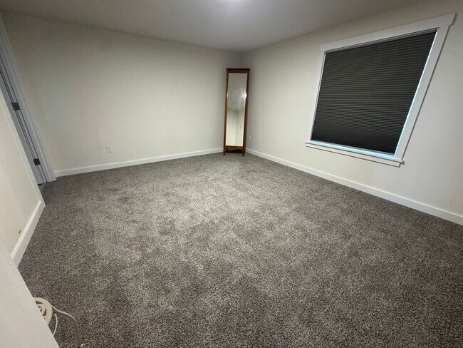 Building Photo - Jasmines Q