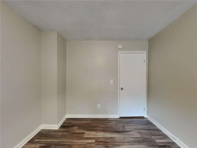 Building Photo - 5992 Monterey Dr
