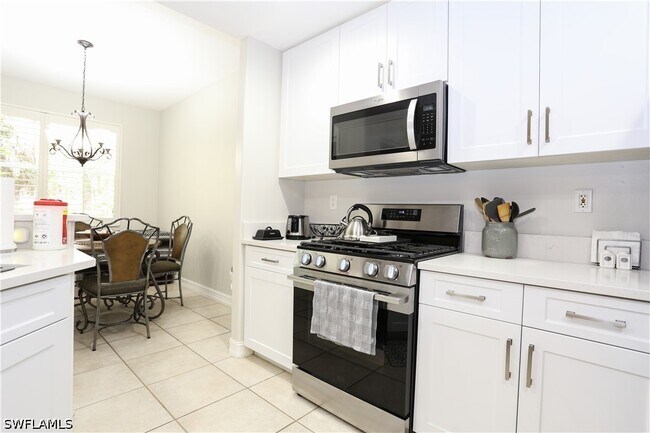 Building Photo - 1710 Tarpon Bay Dr S
