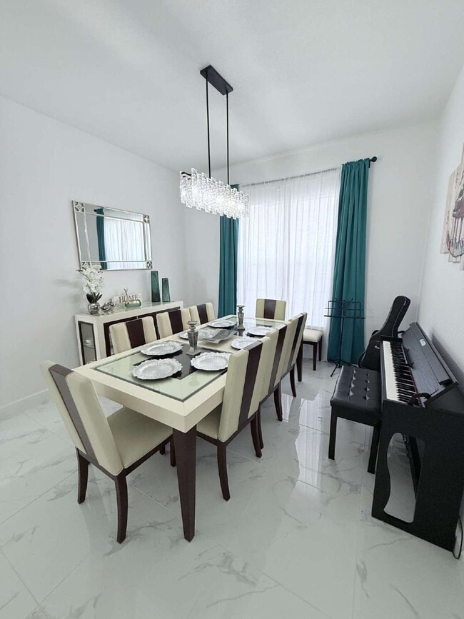 Building Photo - 5 Bedroom and 6 Bathroom, Lake view House