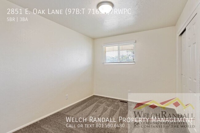 Building Photo - 2851 E Oak Ln