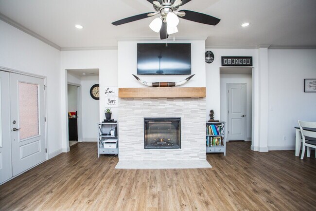 Building Photo - Wonderful 4/2 in Iron Horse in Wolfforth!