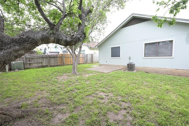 Building Photo - 1901 Rainy Meadows Dr