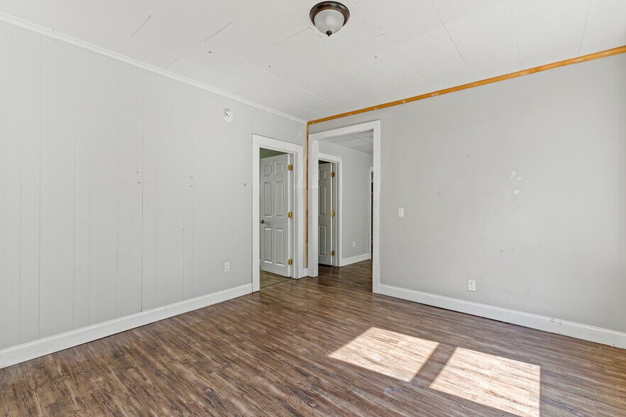 Building Photo - 174 Bartlett St